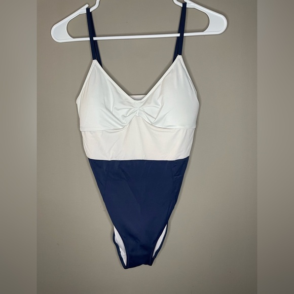 Lively Stylish Two-Tone Swimsuit Size S - Picture 4 of 8